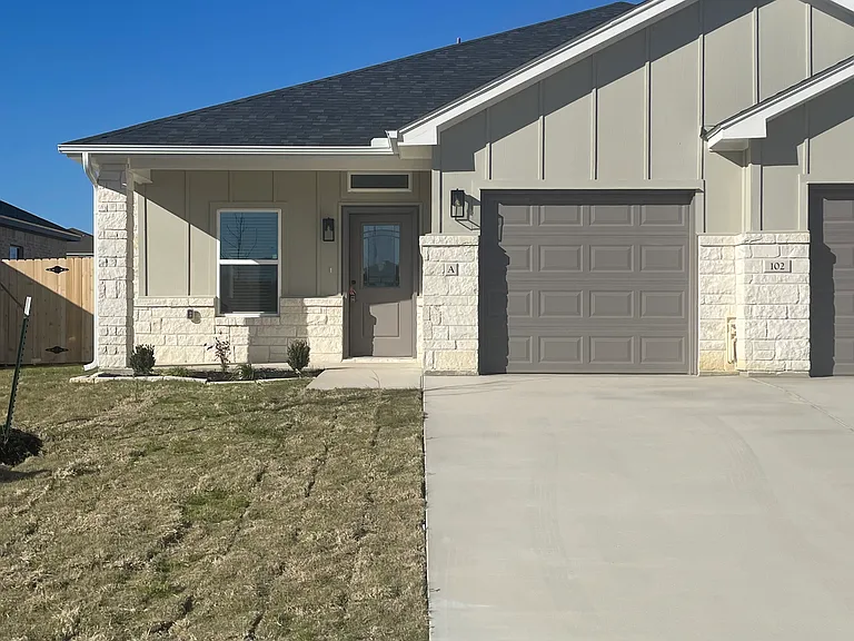 102 Leon Ln #A — Photo 1