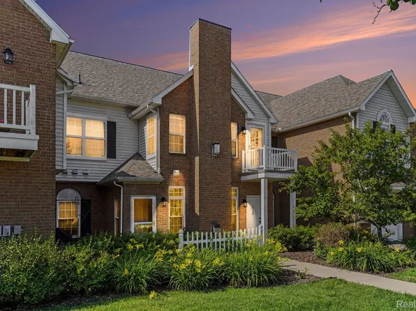 518 Olde English Cir, Howell, MI 48855
