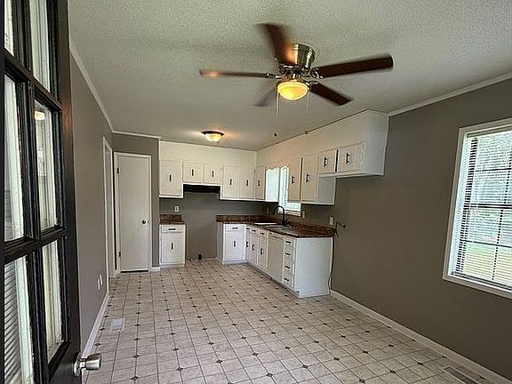 5th image of 205 Vaughn Dr #R