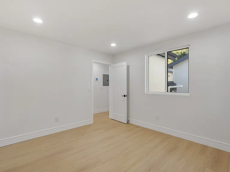 2708 S Cochran Ave — Photo 17