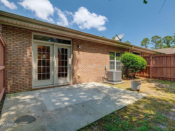 3rd image of 414 Avenshire Court # 206