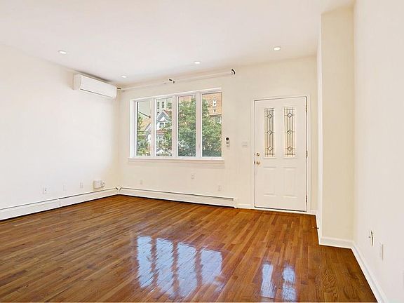5th image of 119 Bay 31 St #2