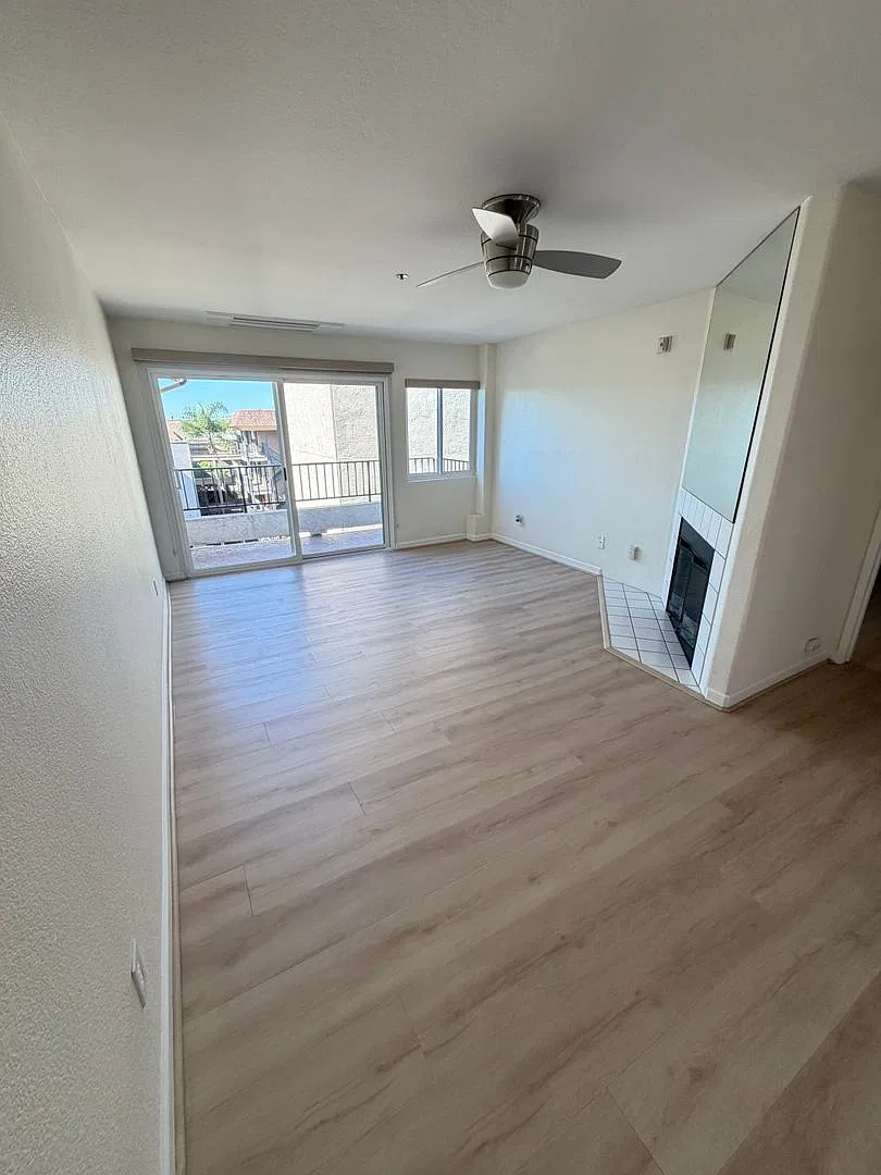 Lovely Top Floor Condo Available Now — Photo 1