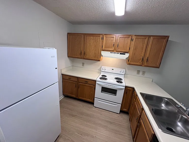 1025 Stonegate Dr #B — Photo 13