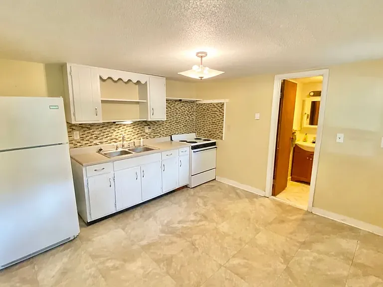 38 Sherman St - Lakefront Living, Right in the Heart of Burlington — Photo 2