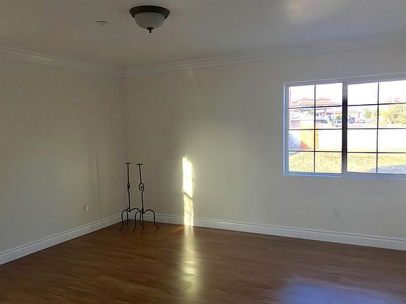 3rd image of 6582 Cherimoya Ave