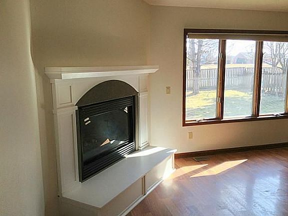 3rd image of 926 Candela Ln