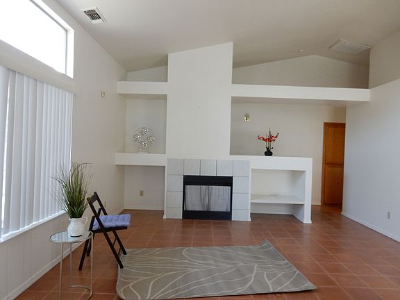 3rd image of 5260 Jacinto Ave
