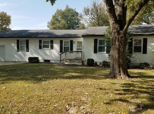 570 Elizabeth St, Beckemeyer, IL 62219