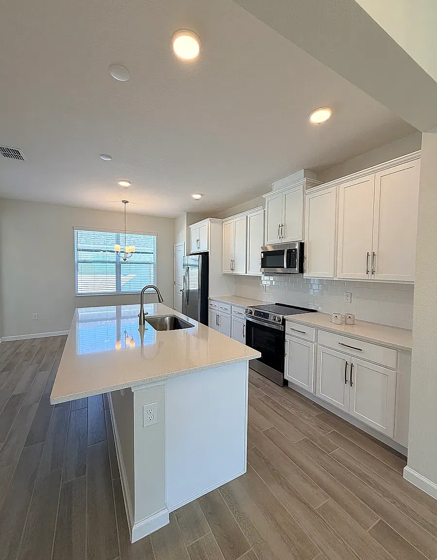 3 bed, 2.5 bath, 1691 sqft, $2,205 — Photo 3
