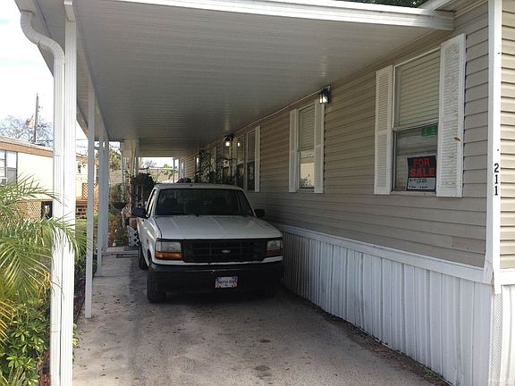 SIDE/CARPORT
