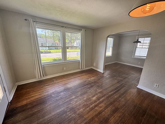 5th image of 4050 Dellwood Ave