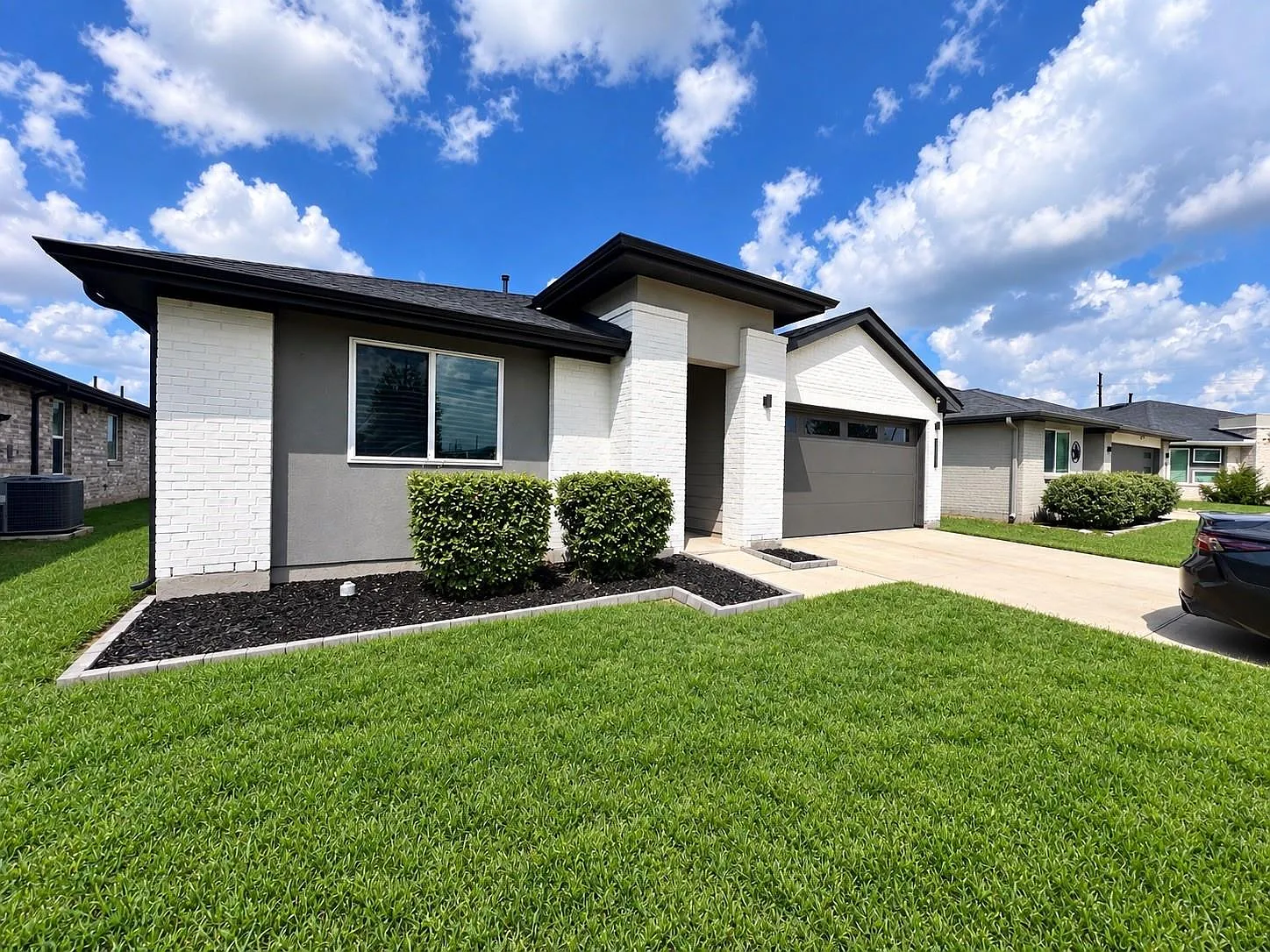 4 bed, 2.0 bath, 2061 sqft, $2,195 — Photo 1