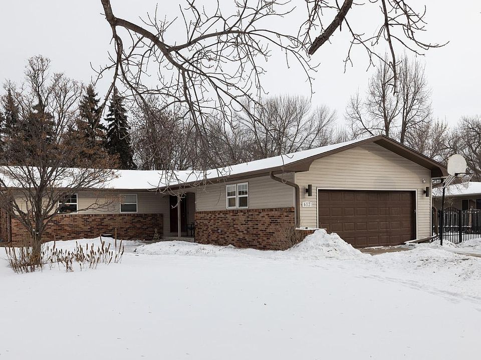 1st image of 612 7th Ave W