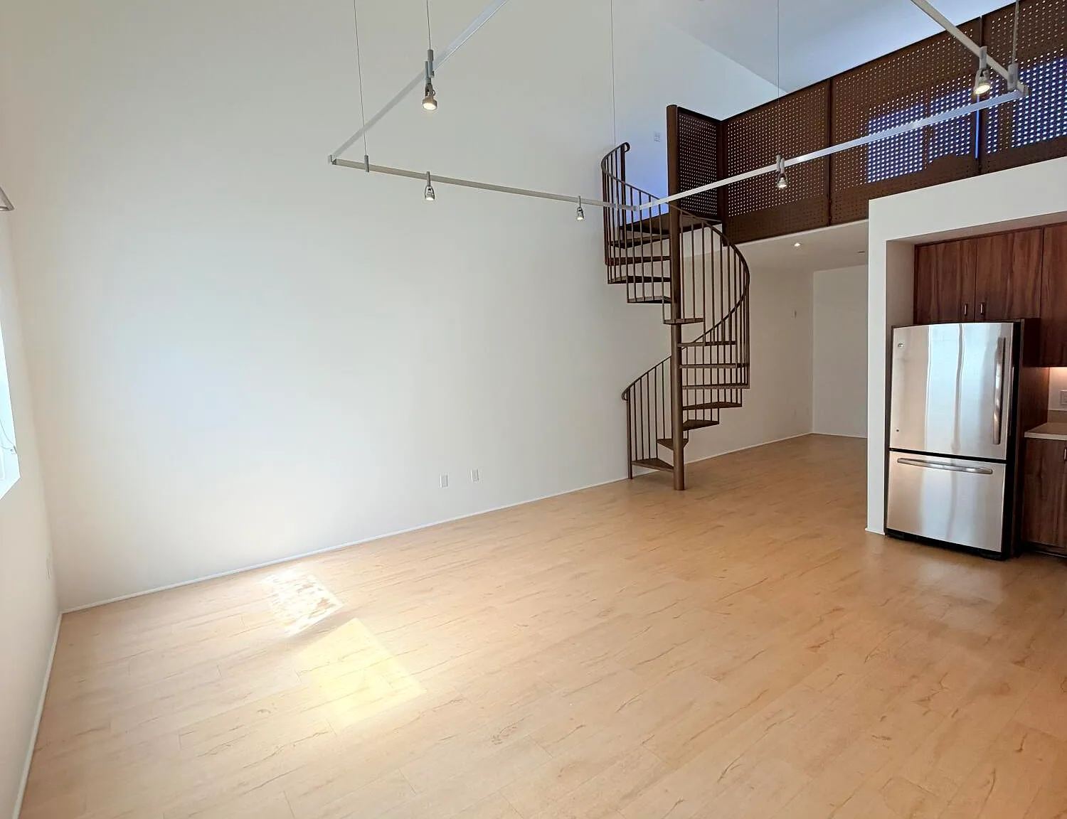 Studio, 1.0 bath, $4,100 — Photo 1