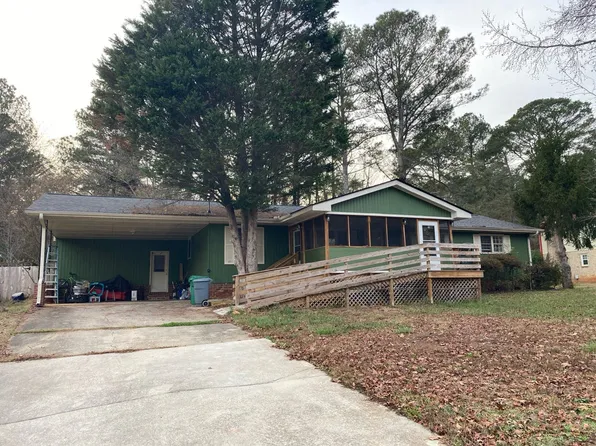 635 Hearon Dr, Stone Mountain, GA 30088