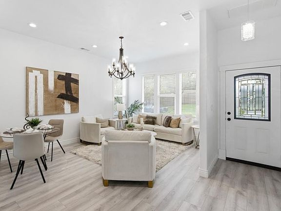 4th image of 421 W Virginia St