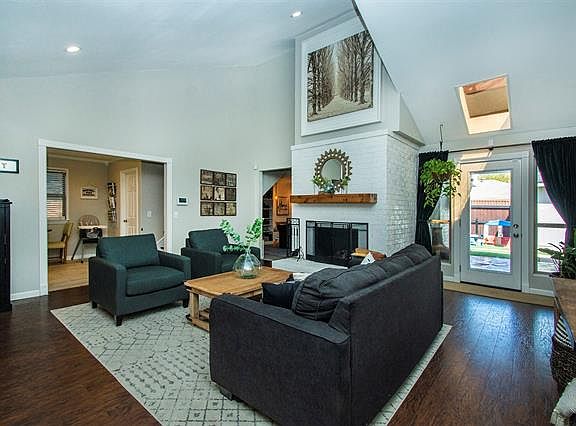 2nd image of 2119 Bengal Ln