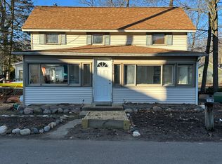 2158 Midlake Dr, Hickory Corners, MI