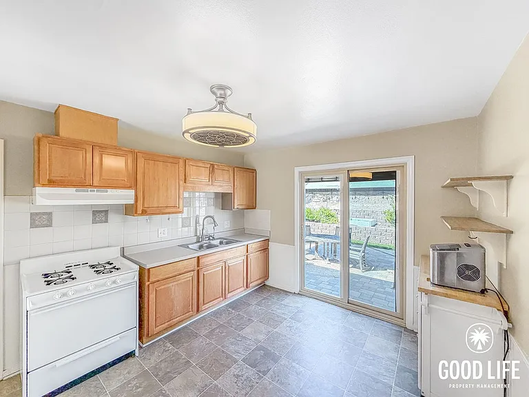 4034 Aragon Dr — Photo 4