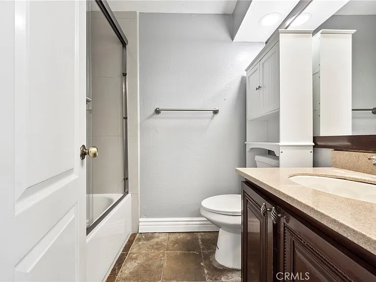 1552 Club Dr — Photo 8