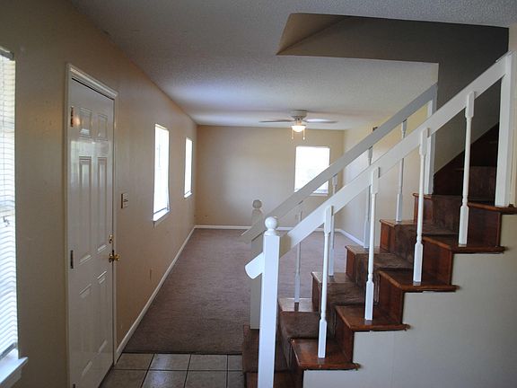 3rd image of 702 Twin Oaks Dr