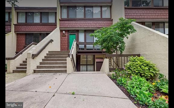 4th image of 2212 S Quincy St #1