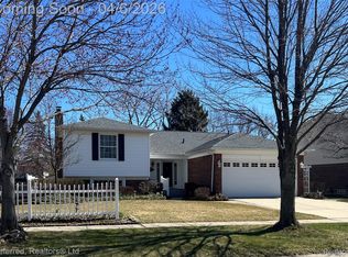 8370 Elmhurst St, Canton, MI
