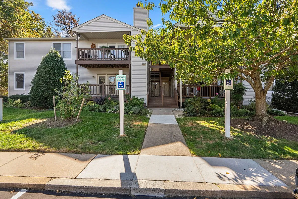 2 bed, 2.0 bath, 1030 sqft, $2,000 — Photo 1