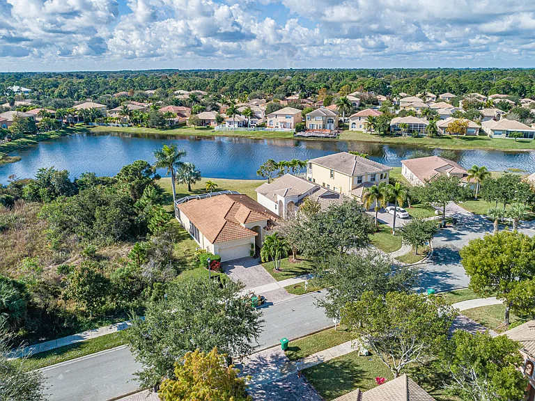Neighborhood Portofino Shores Community