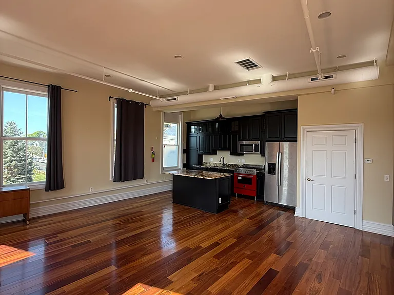 1 Grand Ave #5 — Photo 3