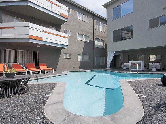 4th image of 708 S Barrington Ave APT 211