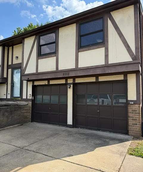 402 Woodcock Dr — Photo 2