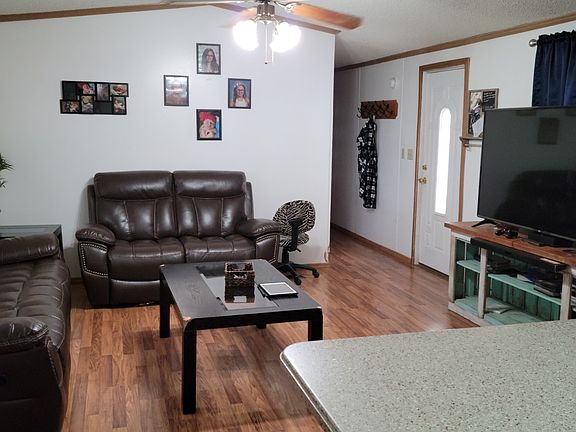 5th image of 302 Riverwood Dr