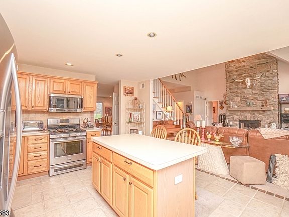 3rd image of 30 Witherwood Dr