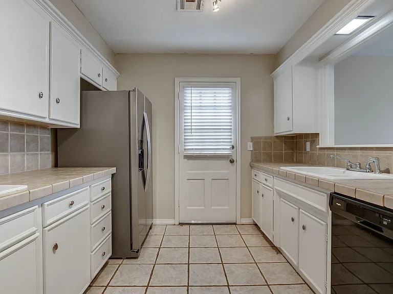 2518 NW 62nd St — Photo 22
