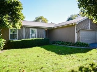 6S015 Westwind Dr, Naperville, IL 60563