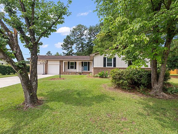 3rd image of 1002 E Maplewood Dr