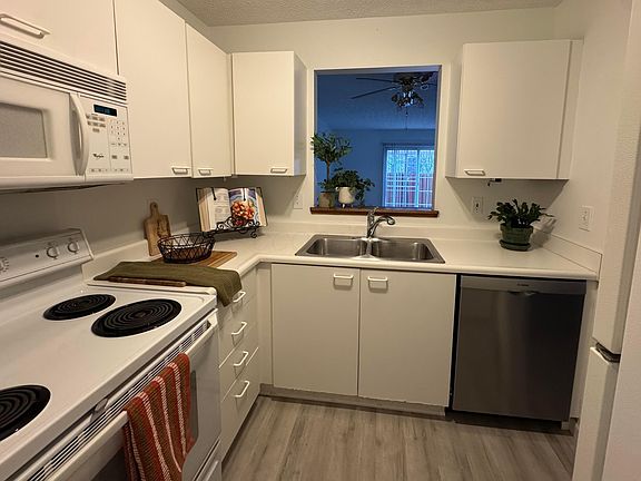 3rd image of 184 Macandrews Way #44E