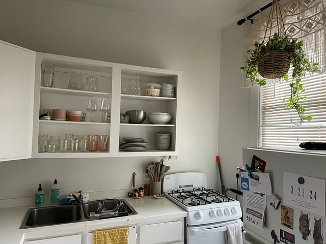 1527 Belmont Ave — Photo 4