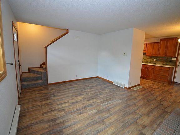 2nd image of 100 Clover Ct