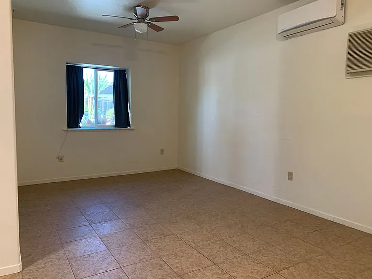 1382 Estates Dr — Photo 4