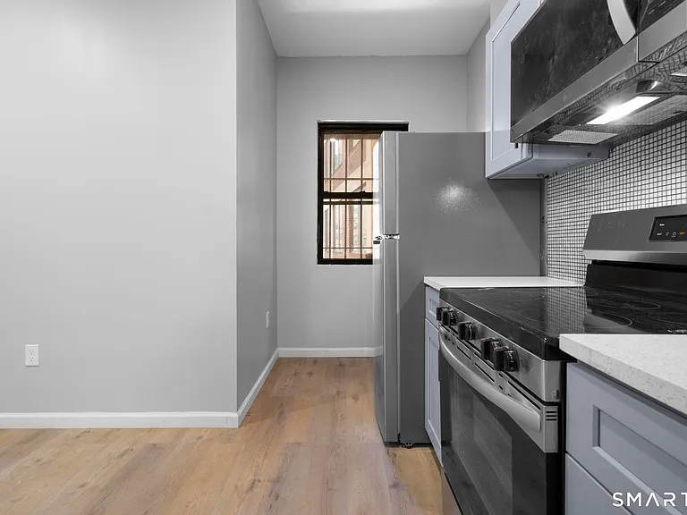 140 Grand St #2A — Photo 8