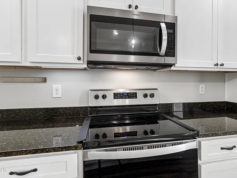 515 Villa Ln — Photo 10
