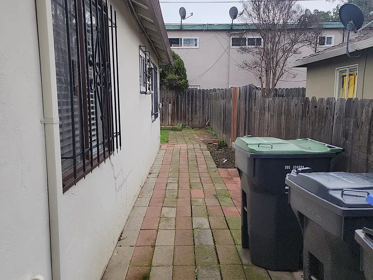 Jefferson St — Photo 17