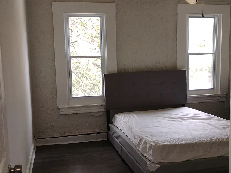 Semi furnished premium/large back bedroom. $950 a month