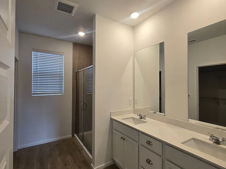 2700 Wonderland Way — Photo 15