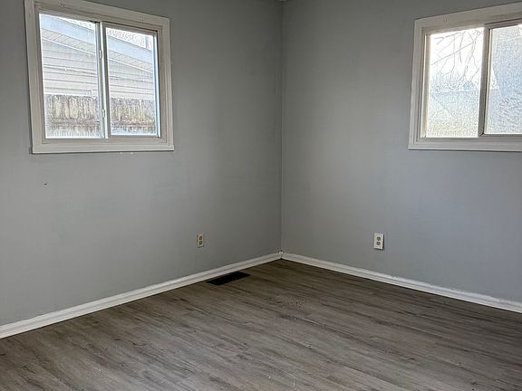 5th image of 3138 Midvale Dr