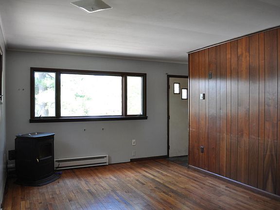 3rd image of 24 Emerson Ave