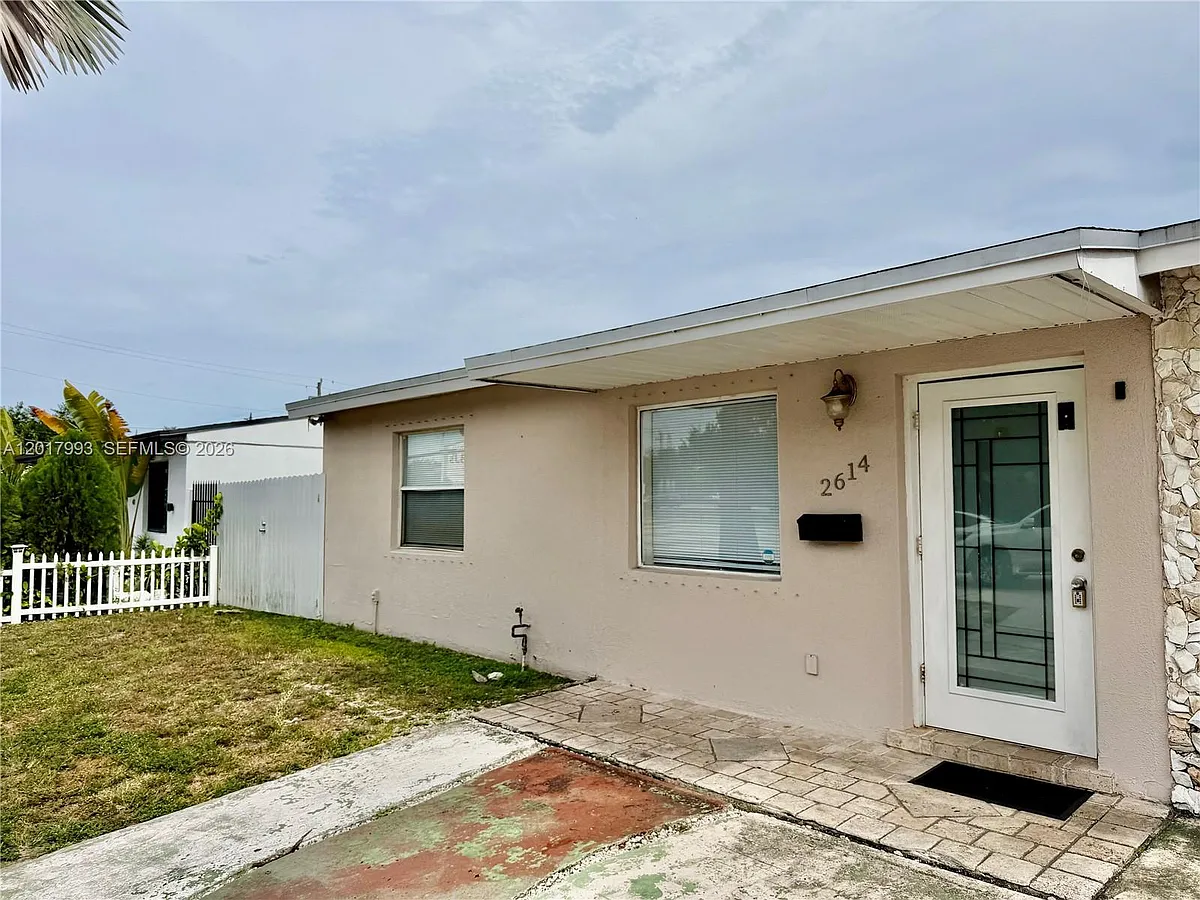 Building Photo - 2614 Sheridan St #1